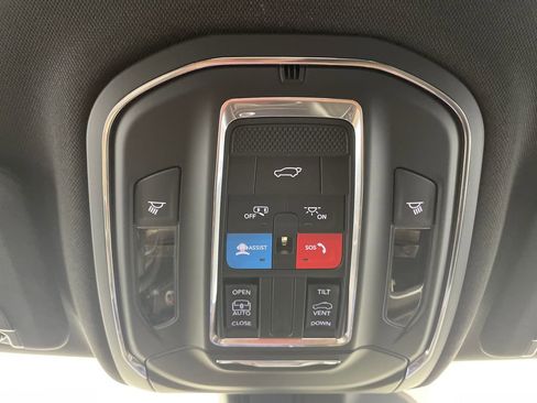 New 2025 Jeep Grand Cherokee Laredo X w/ Luxury Tech Group I image 28