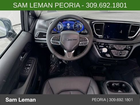 New 2026 Chrysler Pacifica Select image 21