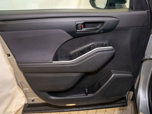 Used 2024 Toyota Highlander LE image 13
