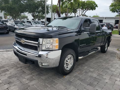 Used 2008 Chevrolet Silverado 2500 LT w/ 2LT Convenience Package AWD/4WD image 3