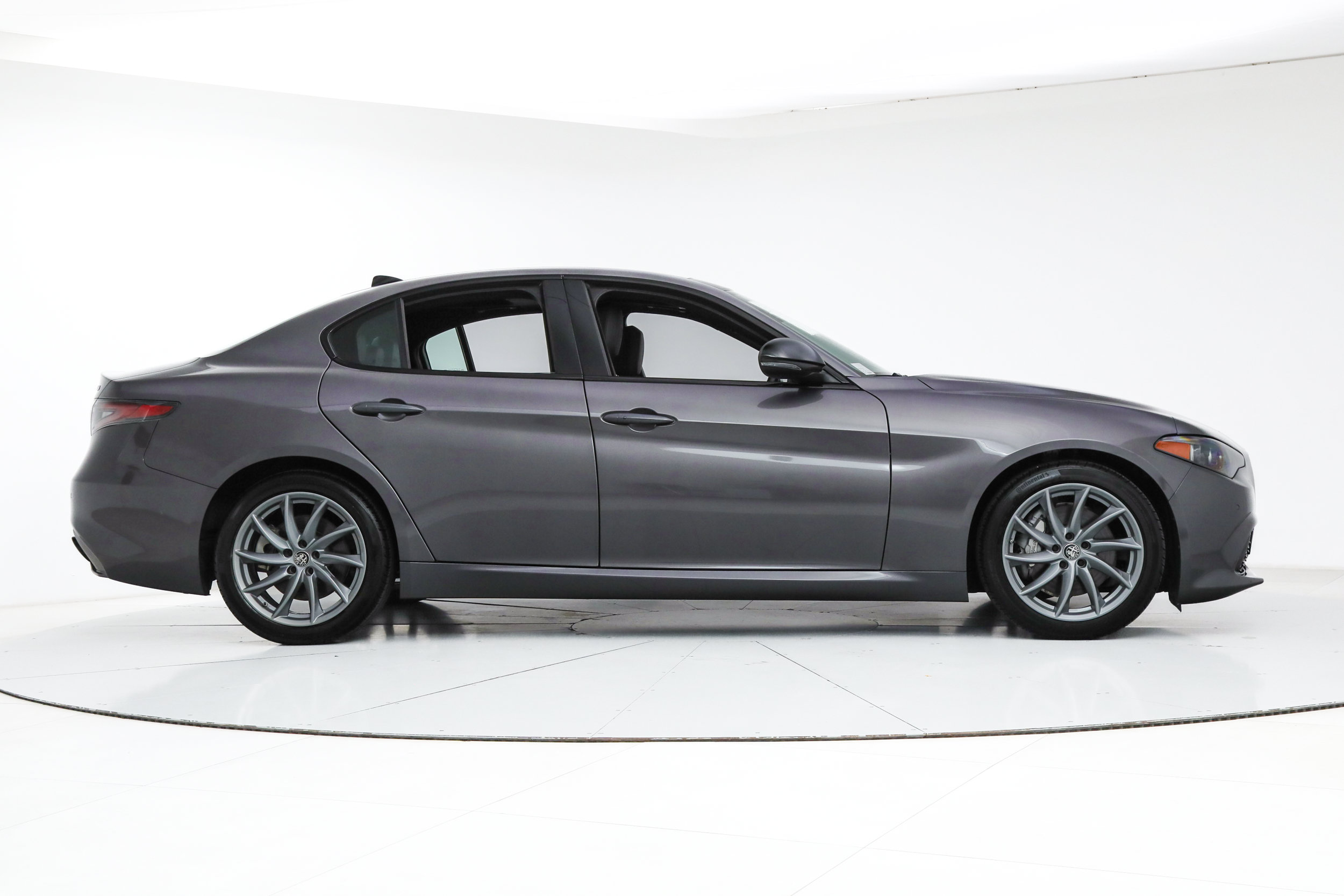 Used 2025 Alfa Romeo Giulia w/ Driving Assist Package RWD image 6