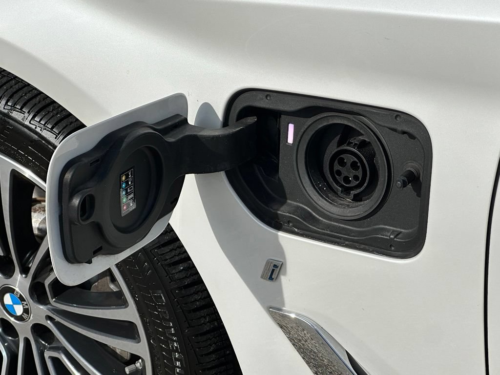 Used 2018 BMW 530e RWD image 13