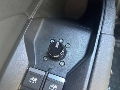 Used 2025 Audi Q4 e-tron Premium Plus image 51