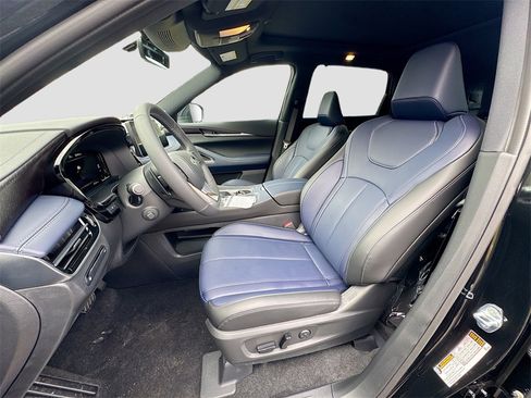 Used 2026 INFINITI QX60 Sport w/ Dark Cargo Package image 23