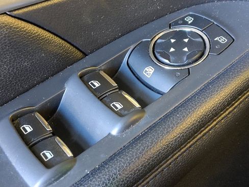 Used 2016 Ford Explorer XLT w/ Equipment Group 202A FWD image 27