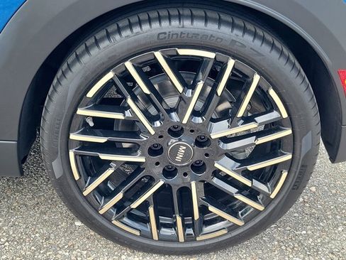 Used 2025 MINI Cooper 2-Door Hardtop image 11