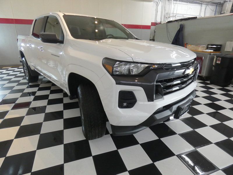 Used 2024 Chevrolet Colorado LT w/ LT Convenience Package II AWD/4WD image 6