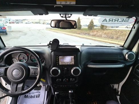 Used 2016 Jeep Wrangler Sahara w/ Connectivity Group image 29