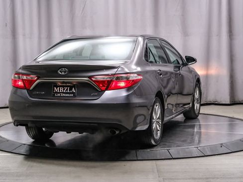 Used 2017 Toyota Camry SE image 4