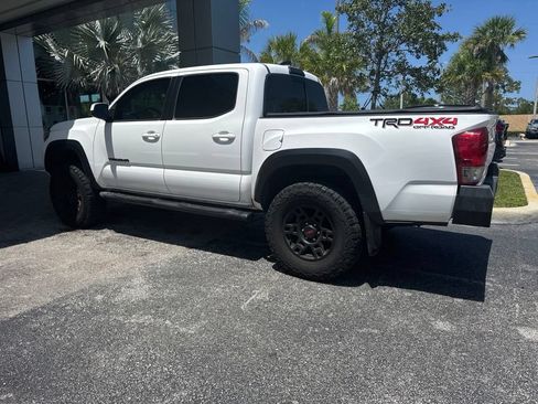 Used 2017 Toyota Tacoma TRD Off-Road w/ Tow Package (A/T) AWD/4WD image 5