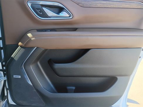 Used 2022 Chevrolet Suburban High Country w/ Premium Package image 15