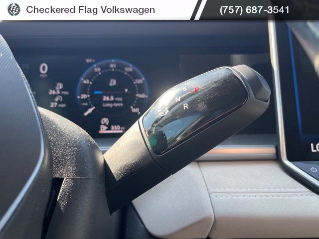 Used 2025 Volkswagen Tiguan SE FWD image 35