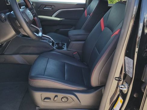 Used 2023 Chevrolet Colorado Z71 w/ Z71 Convenience Package 2 AWD/4WD image 6