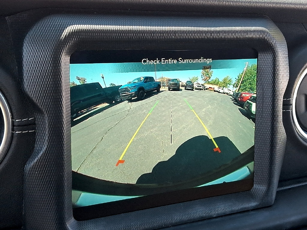 Used 2022 Jeep Wrangler Unlimited Sahara w/ Cold Weather Group AWD/4WD image 18