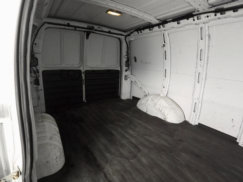 Used 2014 GMC Savana 1500 image 25