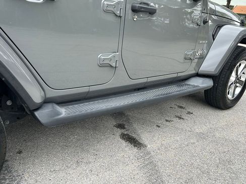 Certified 2018 Jeep Wrangler Unlimited Sahara image 31