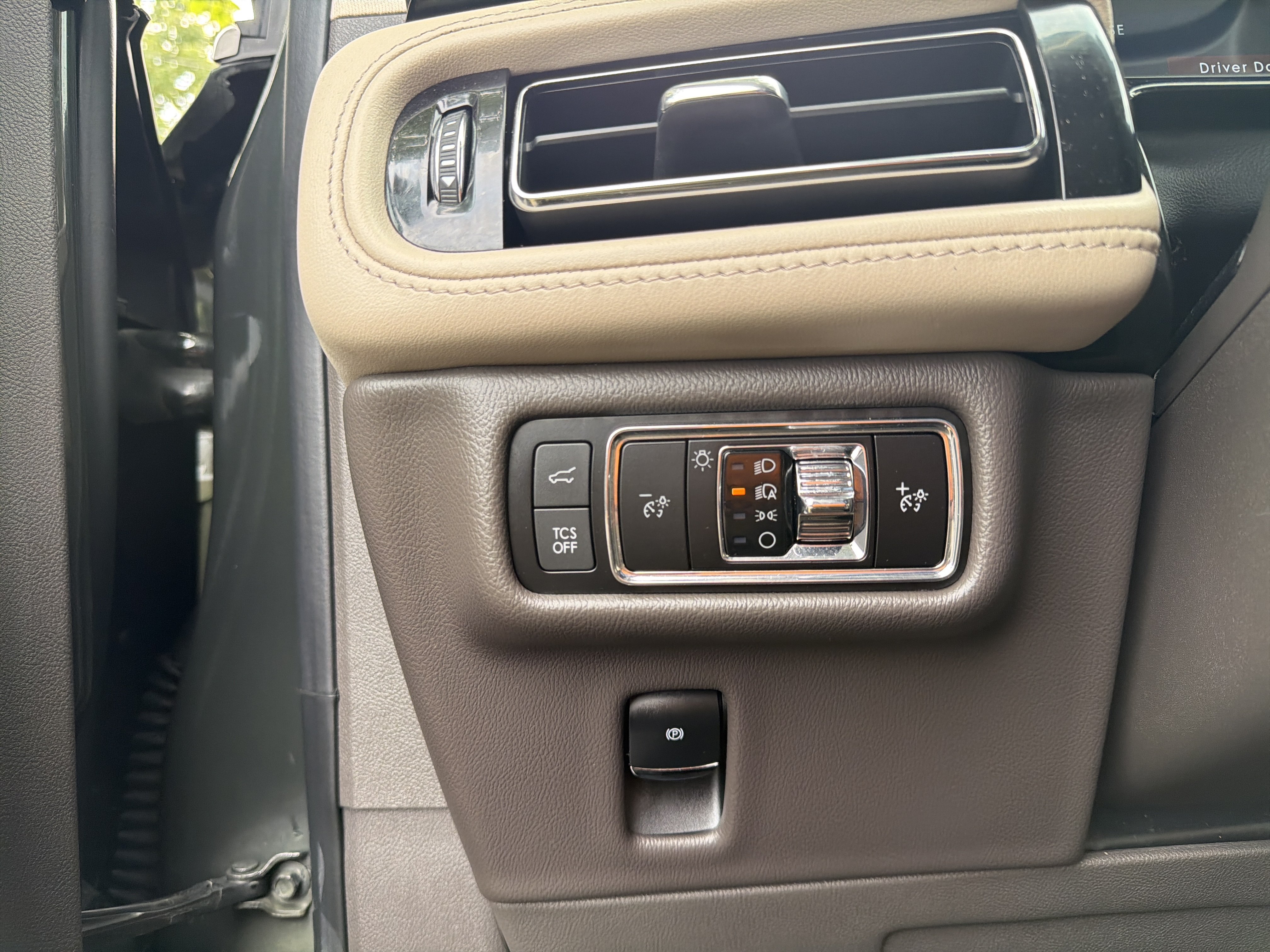 Used 2023 Lincoln Nautilus AWD w/ Premium Package image 15