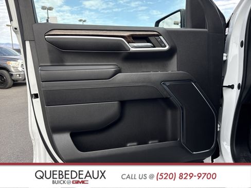 Used 2023 GMC Sierra 1500 Elevation image 14