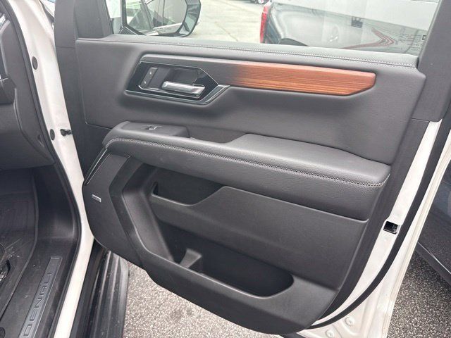 Used 2025 GMC Yukon Denali w/ LPO, Floor Liner Package AWD/4WD image 23