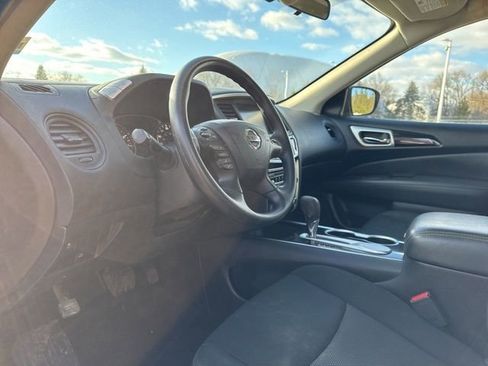 Used 2018 Nissan Pathfinder S image 4