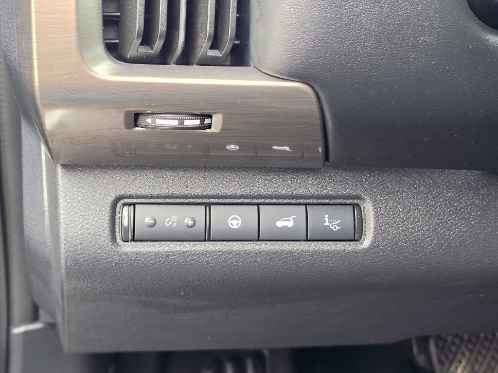 Used 2024 Nissan Pathfinder Platinum FWD image 14