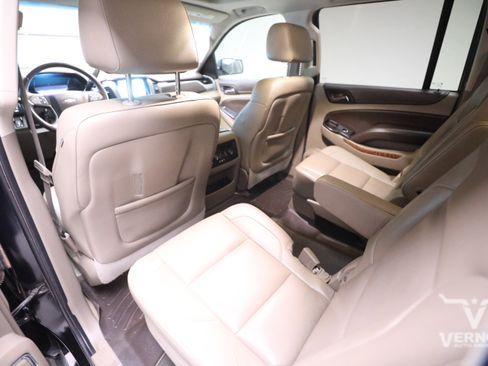 Used 2016 Chevrolet Suburban LTZ image 9