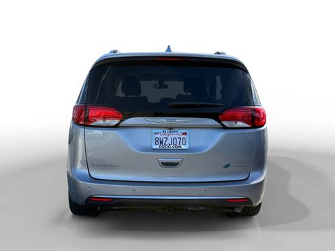 Used 2018 Chrysler Pacifica Limited image 4