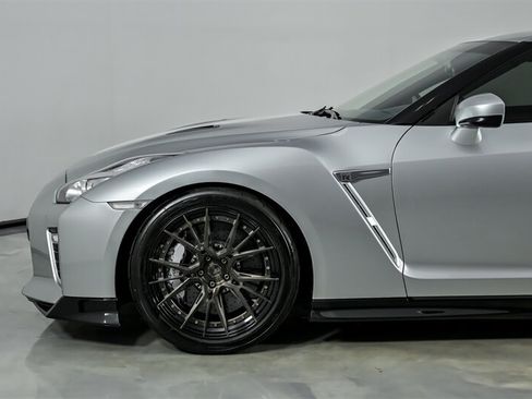 Used 2020 Nissan GT-R Premium AWD/4WD image 7