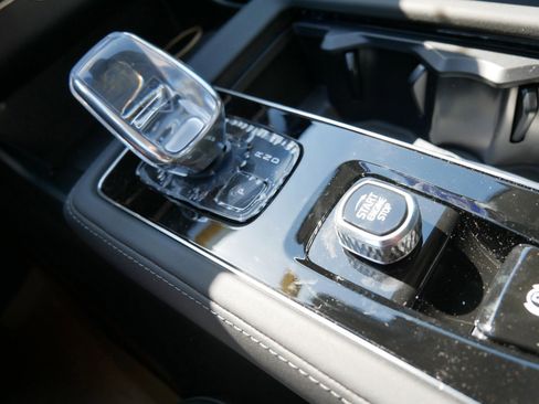 New 2025 Volvo XC90 T8 Plus w/ Protection Package Premier image 9