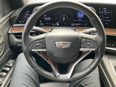 Used 2022 Cadillac Escalade Luxury image 33