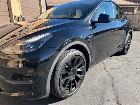 Used 2022 Tesla Model Y Long Range AWD/4WD image 22
