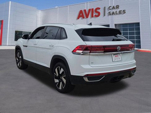 Used 2025 Volkswagen Atlas Cross Sport SE image 3