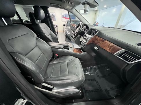 Used 2015 Mercedes-Benz GL 550 4MATIC image 23