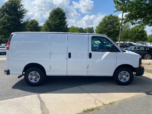 Used 2014 Chevrolet Express 2500 RWD image 3
