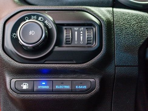 Certified 2022 Jeep Wrangler Unlimited Sahara w/ Cold Weather Group image 11