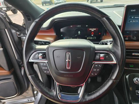 Used 2021 Lincoln Nautilus Reserve image 11