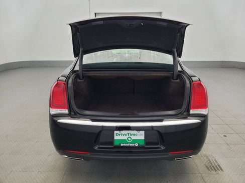 Used 2019 Chrysler 300 Touring RWD image 29