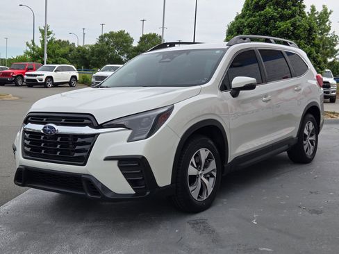 Used 2023 Subaru Ascent Premium AWD/4WD image 3