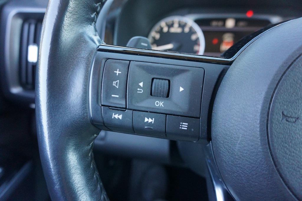 Used 2024 Nissan Pathfinder SL w/ SL Premium Package FWD image 8