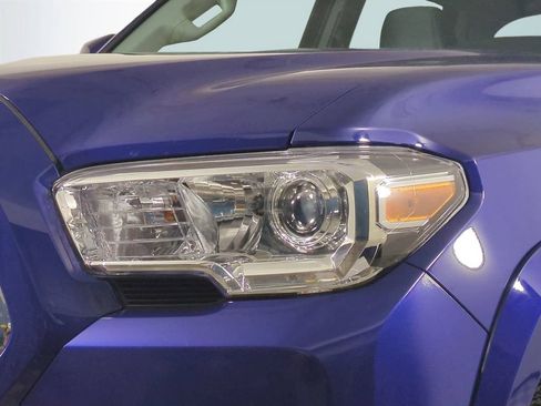 Used 2023 Toyota Tacoma SR5 w/ Technology Package AWD/4WD image 10