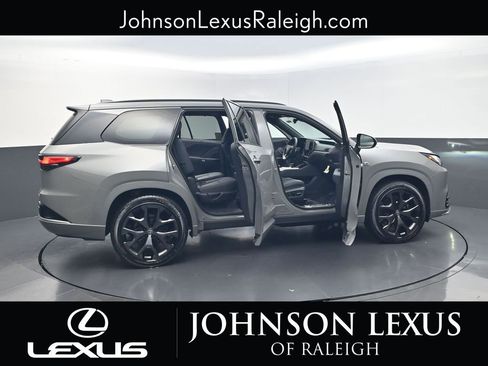 New 2026 Lexus TX 500h AWD image 32