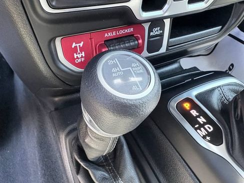 Used 2024 Jeep Wrangler Unlimited AWD/4WD image 22