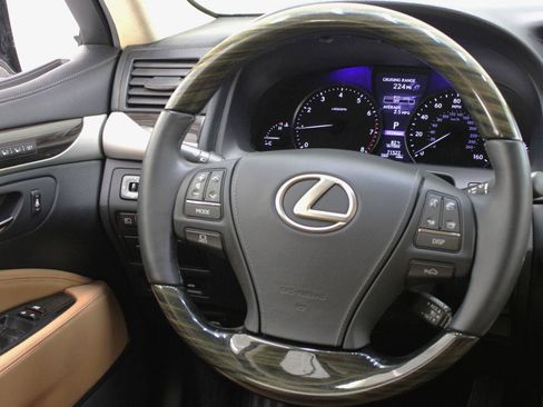 Used 2017 Lexus LS 460 w/ Comfort Package RWD image 52