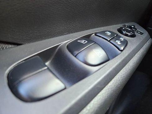 Used 2023 Nissan Kicks SV image 29