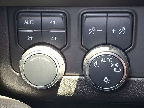 Used 2021 Chevrolet Suburban LT w/ LT Signature Package AWD/4WD image 24