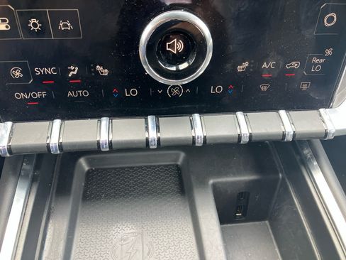 Used 2025 GMC Acadia Elevation FWD image 27