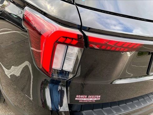 Used 2025 Ford Explorer ST image 30