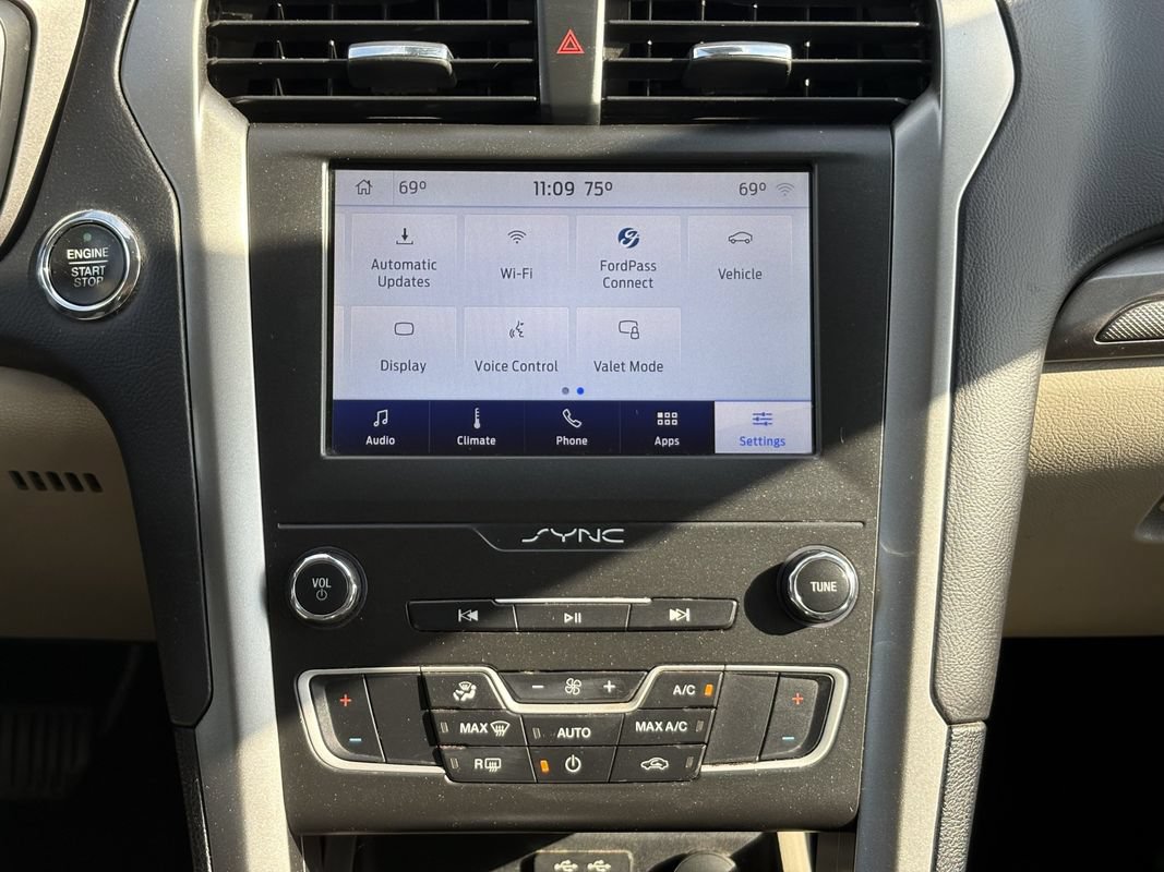 Used 2020 Ford Fusion SE FWD image 19