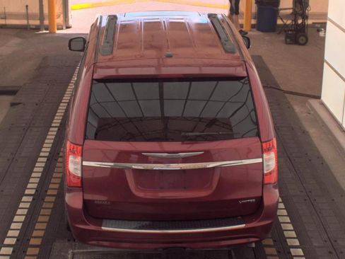 Used 2014 Chrysler Town & Country Limited w/ Luxury Group FWD image 6