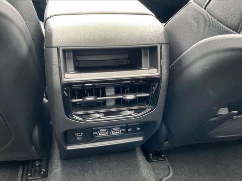 Certified 2025 Jeep Grand Cherokee Limited w/ Black Appearance Package image 18